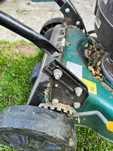 Self propelled lawn - self,