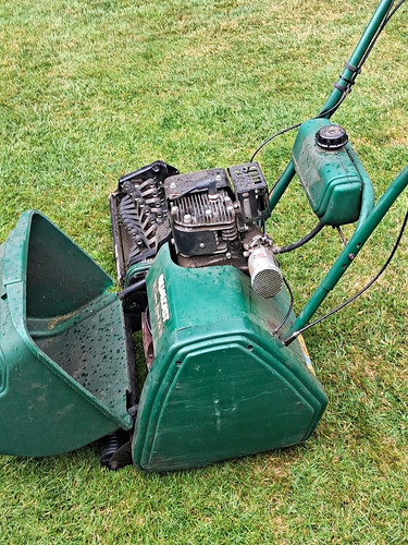 Qualcast classic petrol 35s - qualcast,